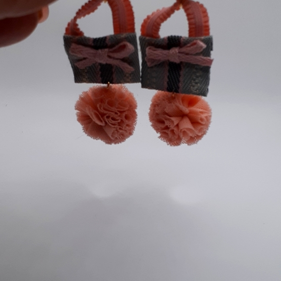 Beautiful Dangle Earrings - Picture 2 of 3